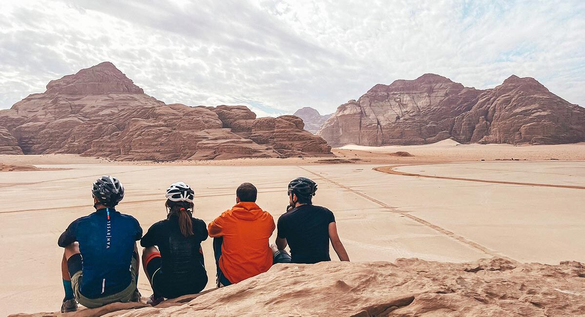 aventura en bicicleta en tierras jordanas